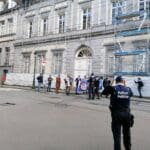 “Stop avondklok”: VBJ betoogt bij aanvang Overlegcomité