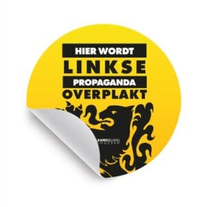 Zelfklever 'Hier wordt linkse propaganda overplakt'